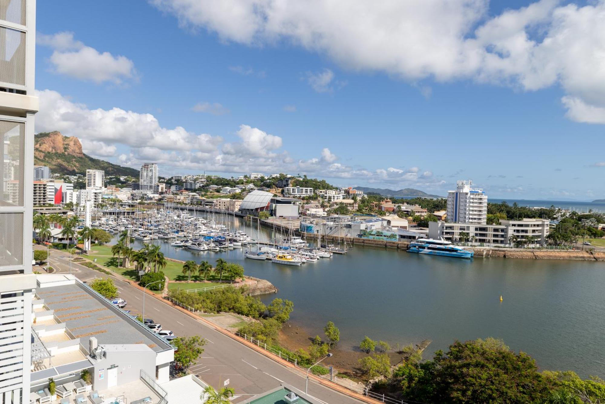 Oaks Townsville Metropole Hotel Экстерьер фото