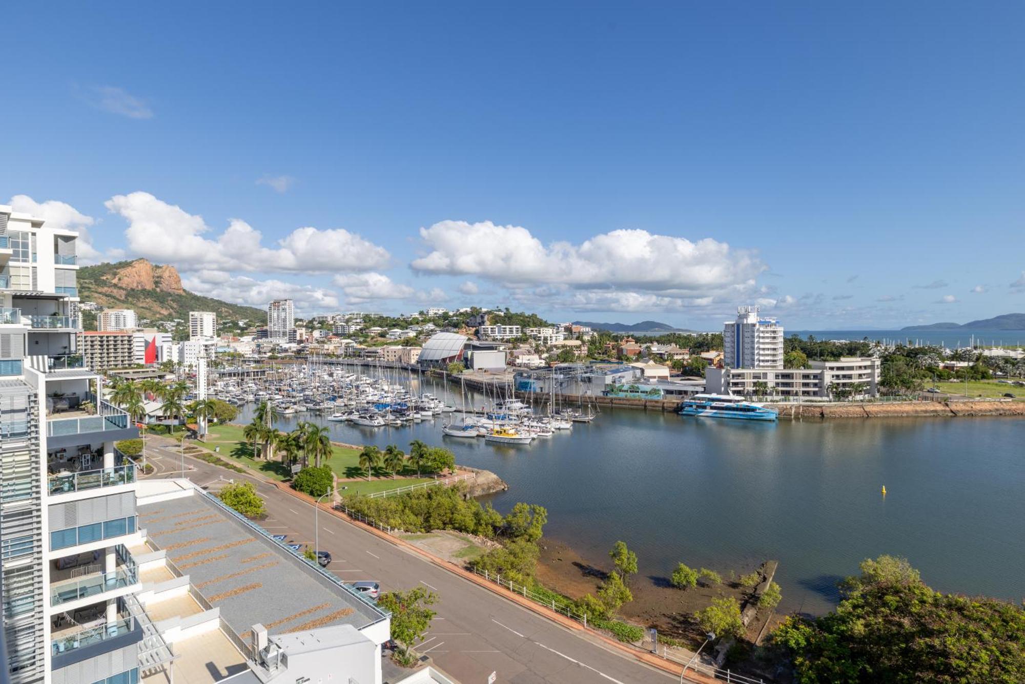 Oaks Townsville Metropole Hotel Экстерьер фото