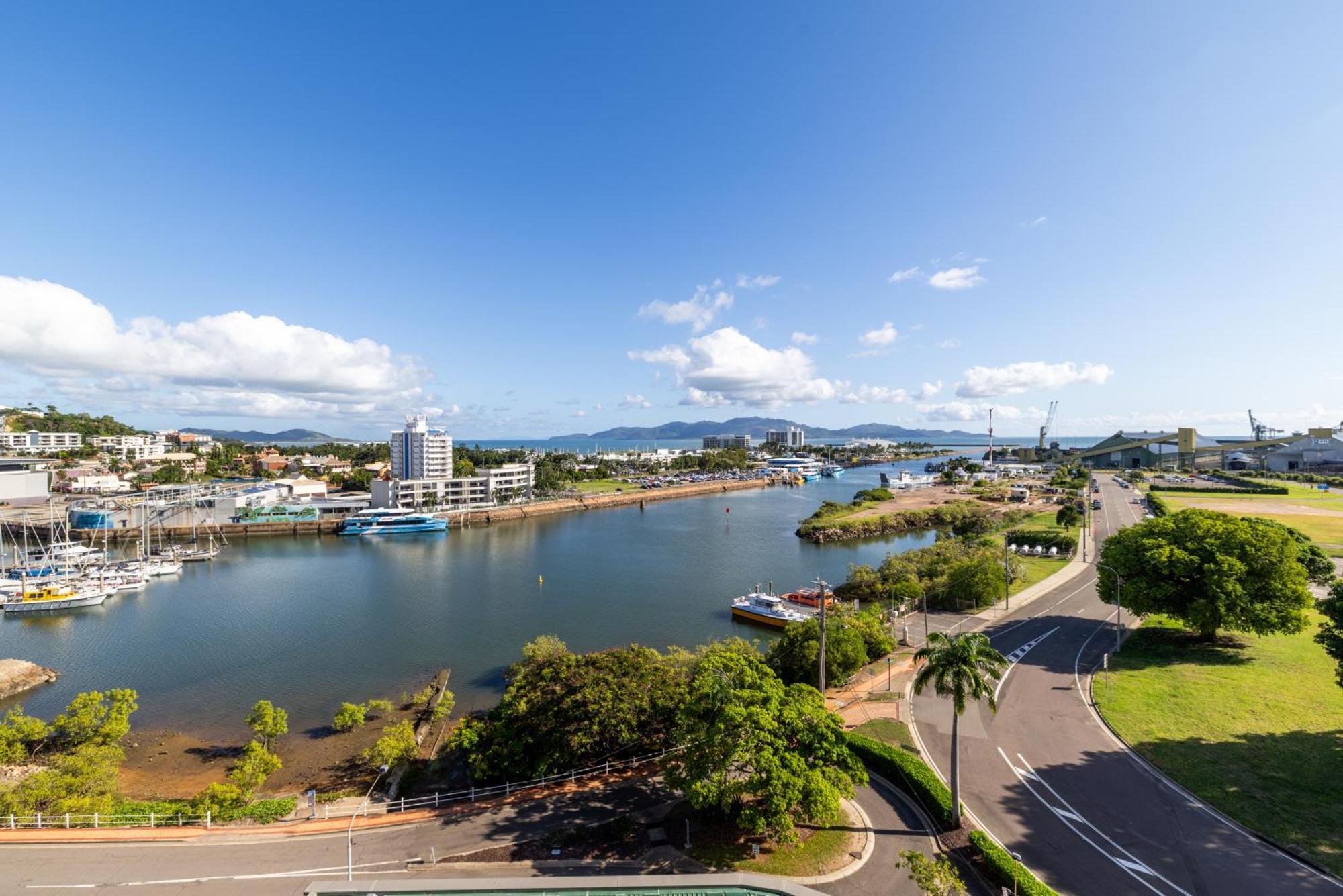 Oaks Townsville Metropole Hotel Экстерьер фото