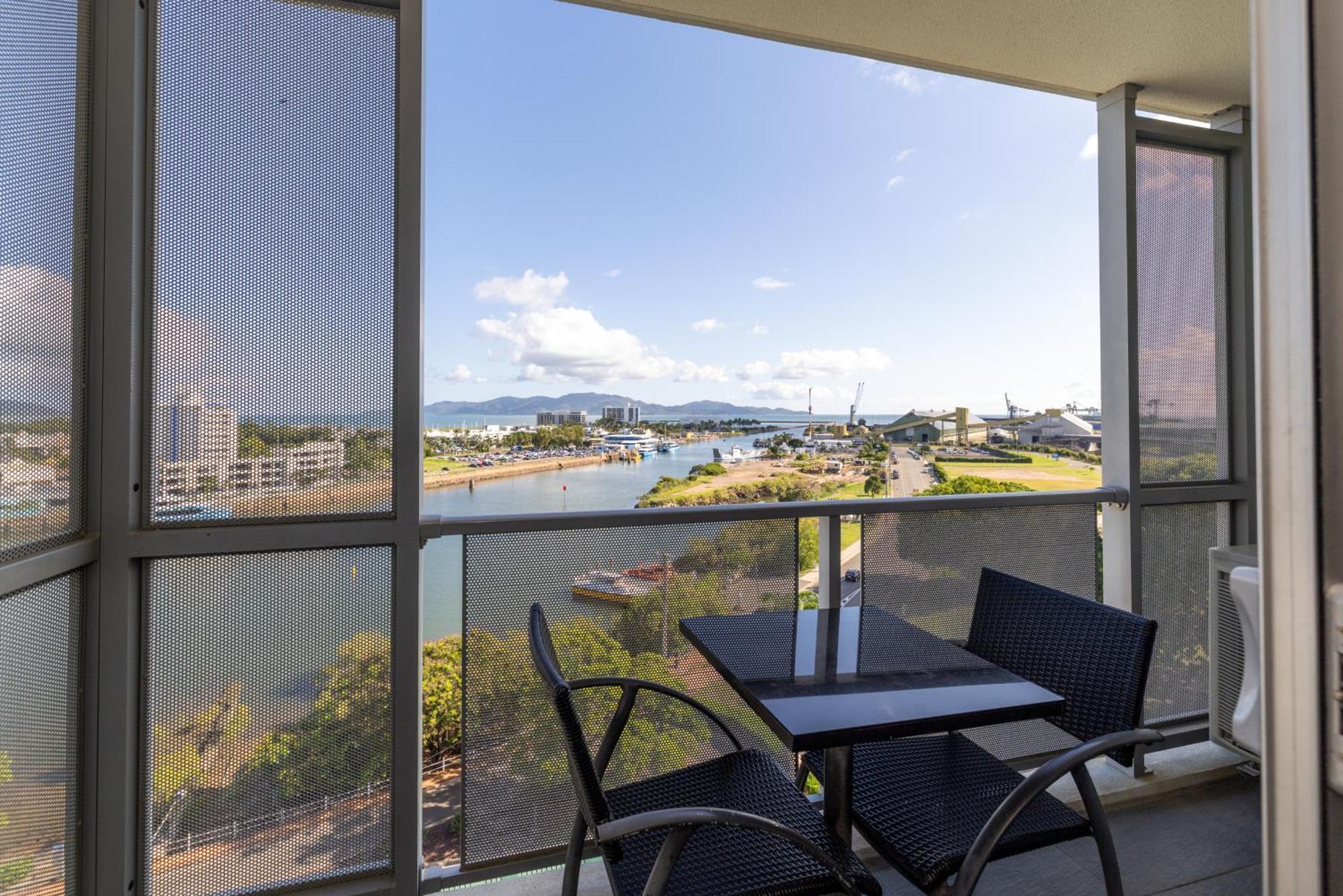 Oaks Townsville Metropole Hotel Экстерьер фото