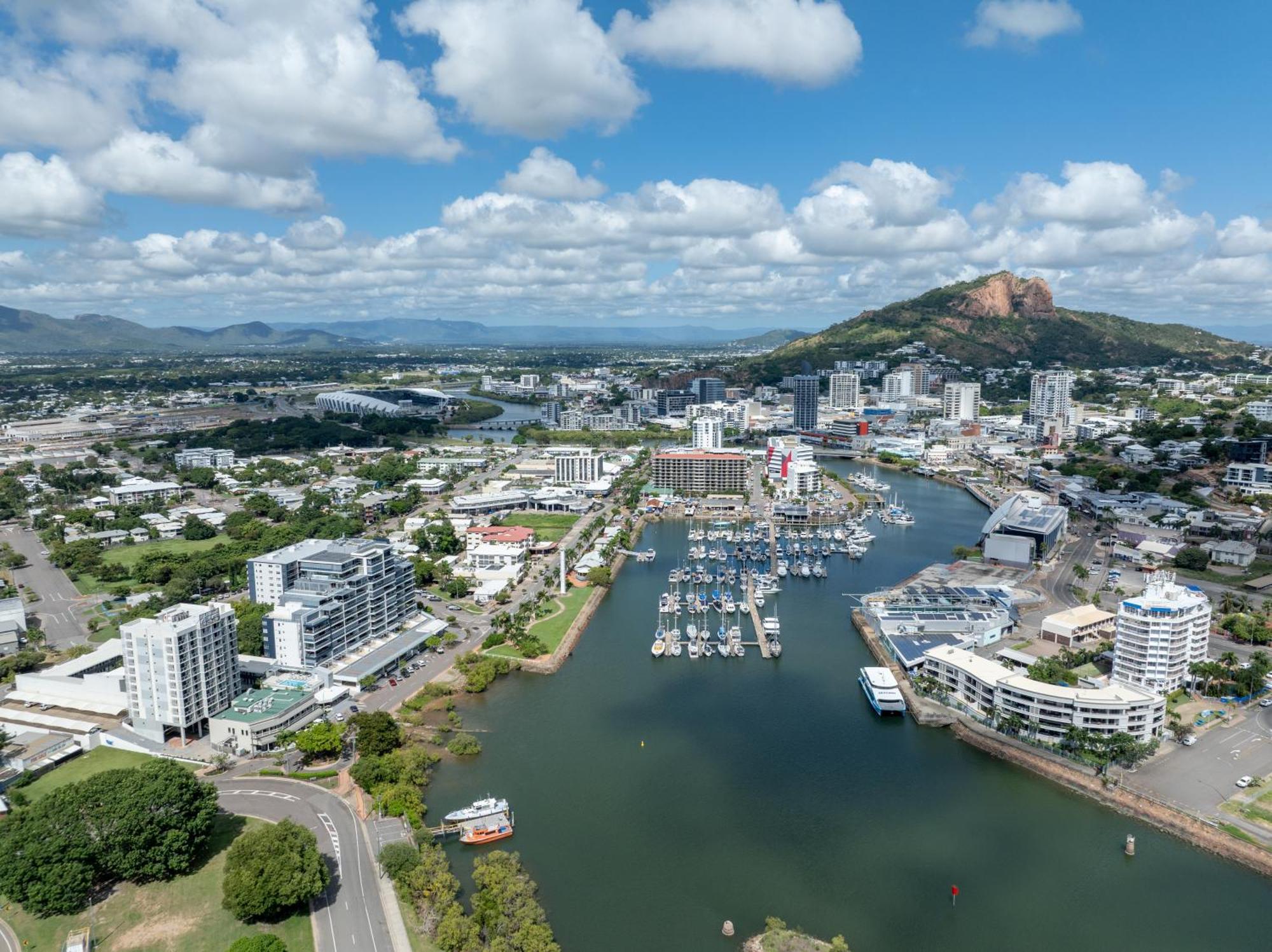 Oaks Townsville Metropole Hotel Экстерьер фото