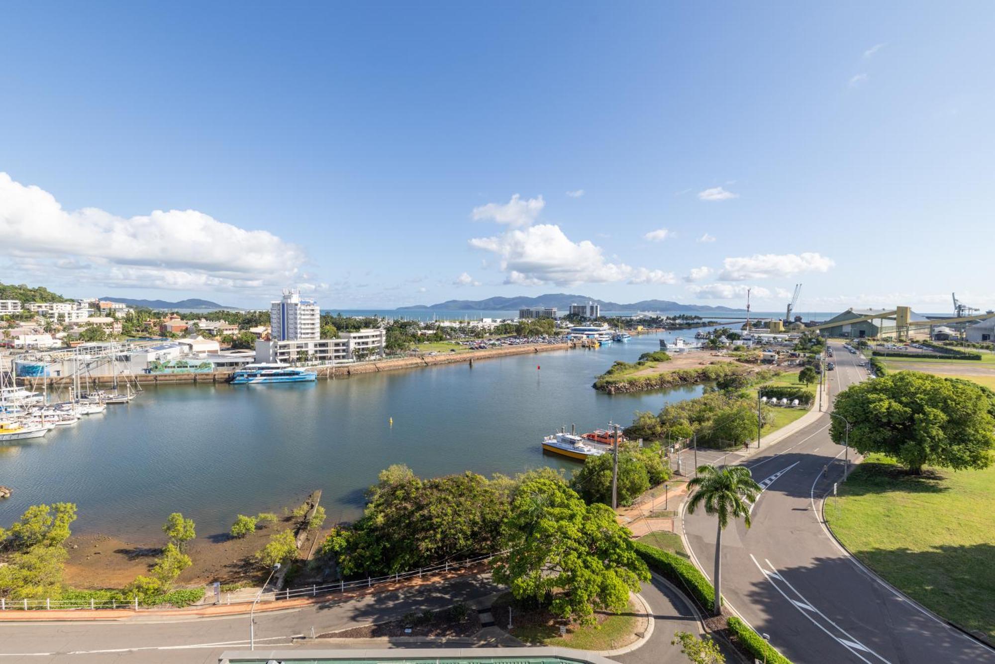 Oaks Townsville Metropole Hotel Экстерьер фото