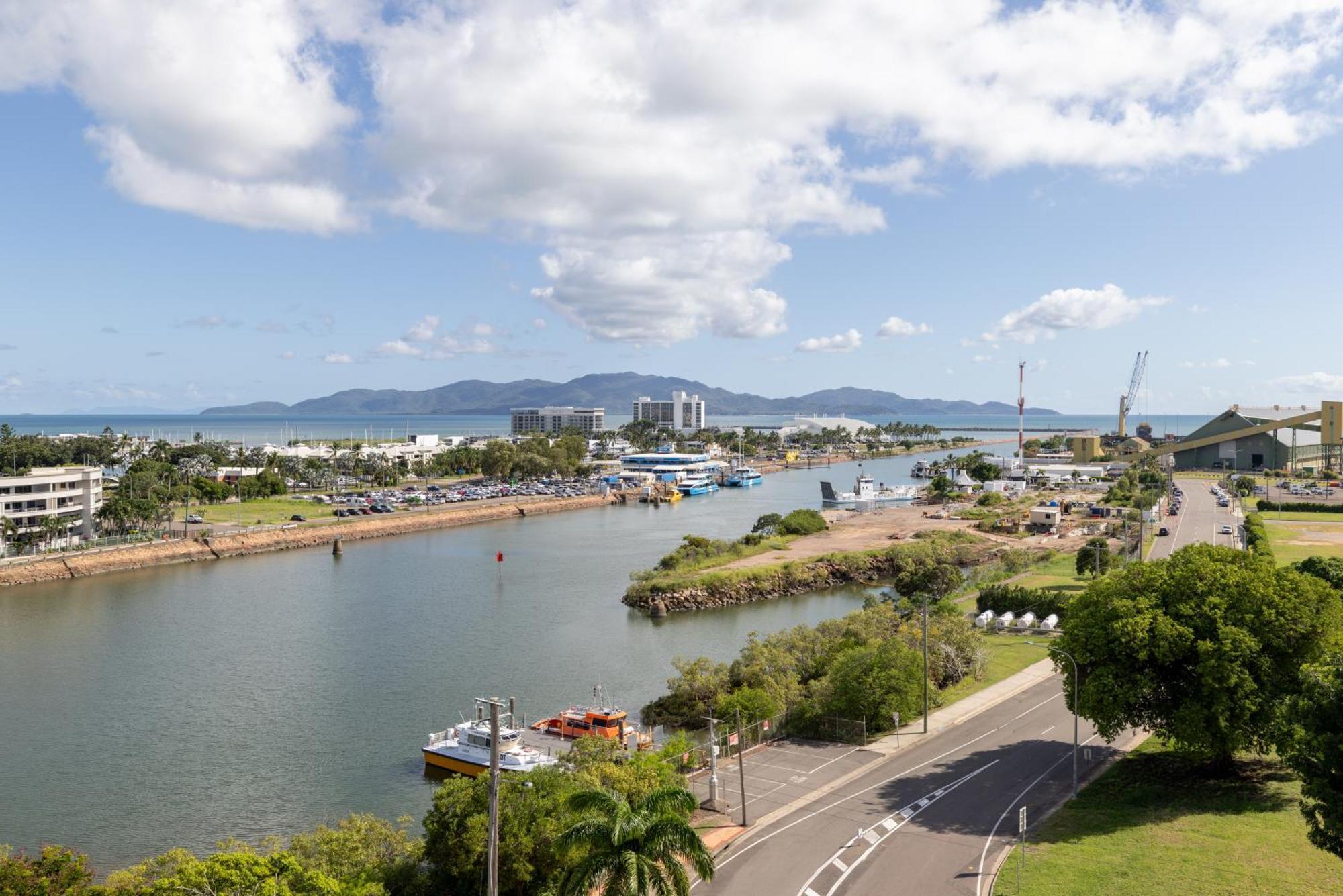 Oaks Townsville Metropole Hotel Экстерьер фото