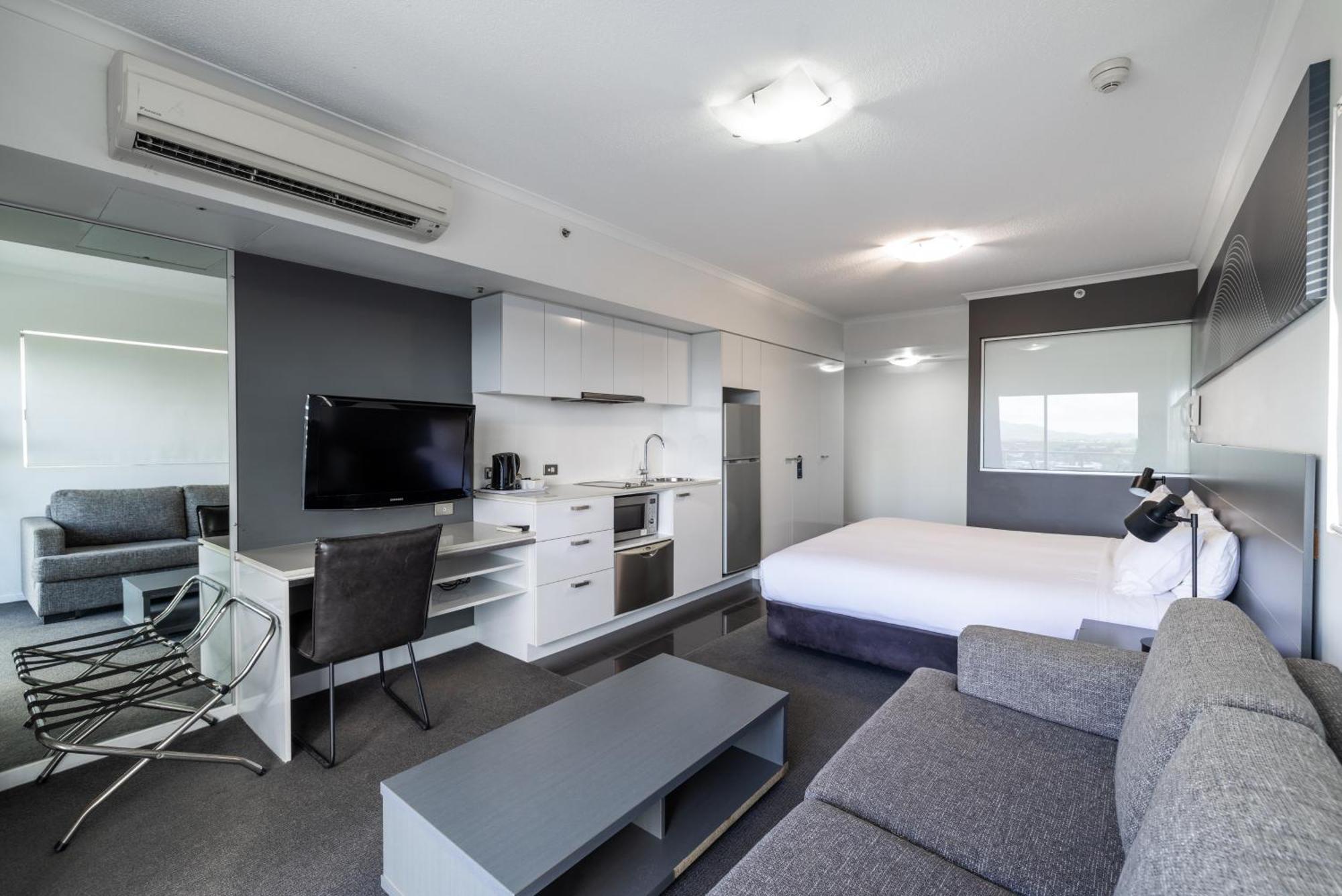 Oaks Townsville Metropole Hotel Экстерьер фото