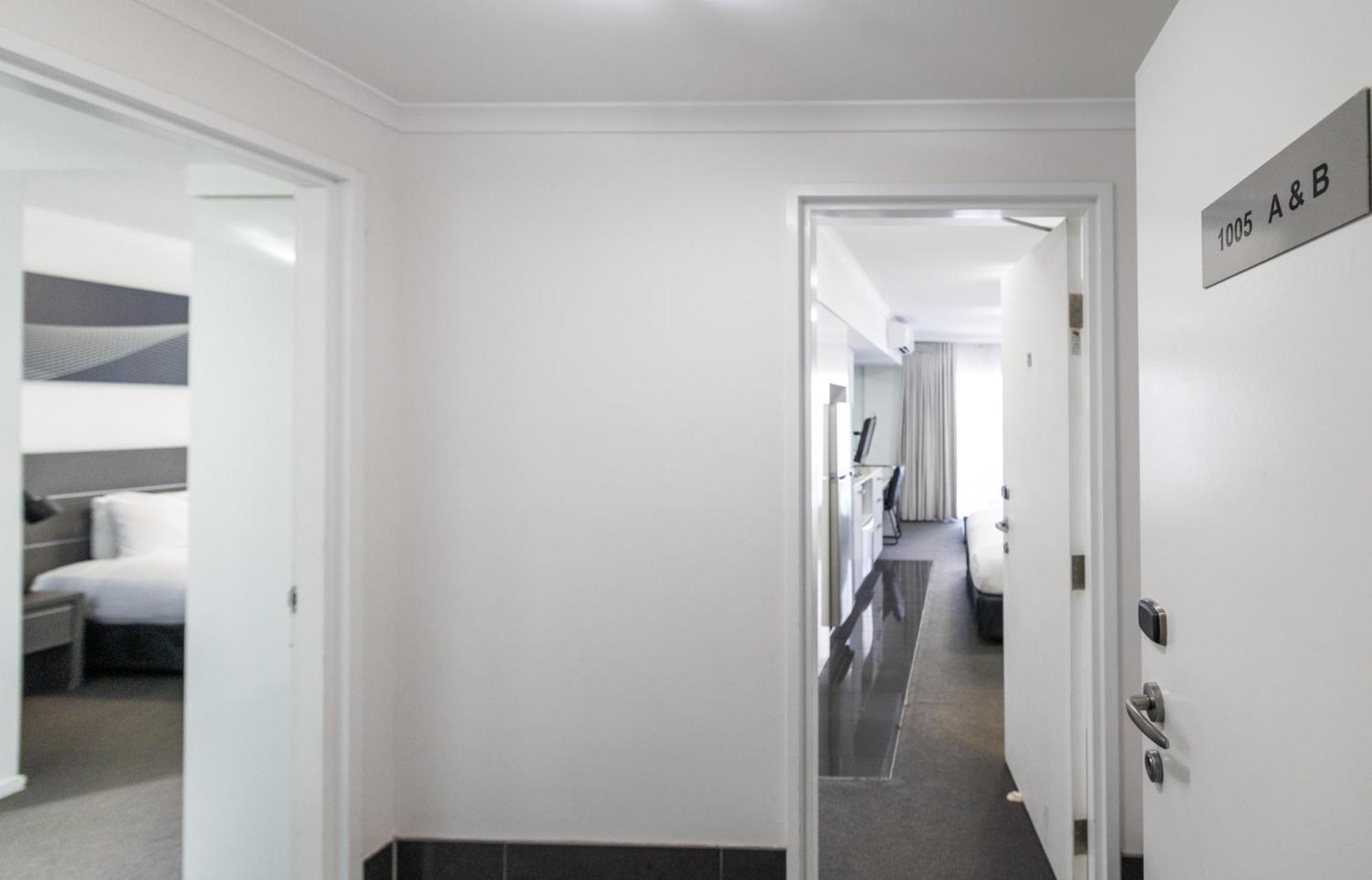 Oaks Townsville Metropole Hotel Экстерьер фото