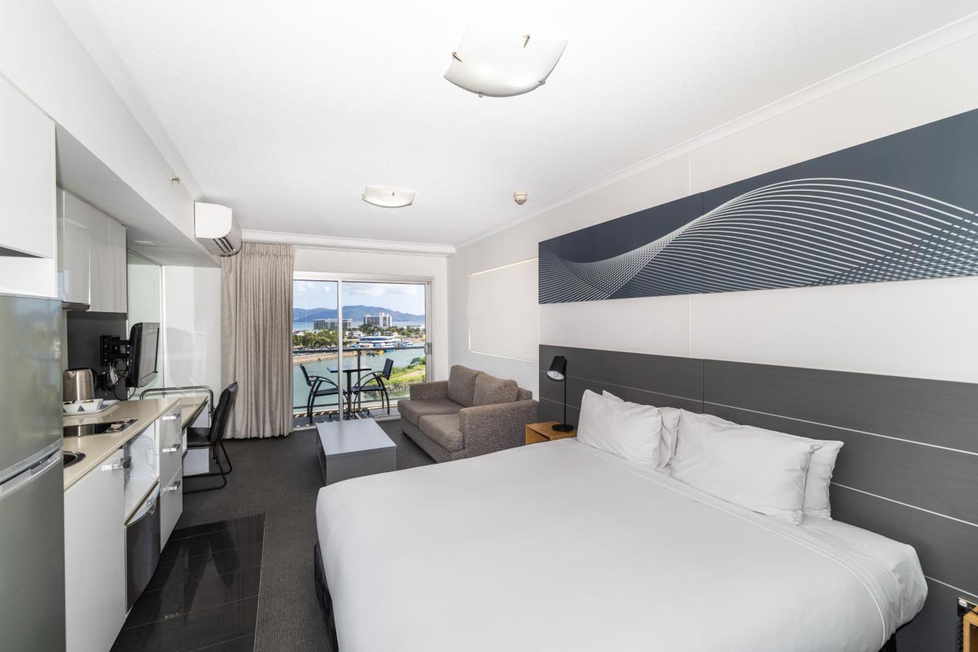 Oaks Townsville Metropole Hotel Экстерьер фото