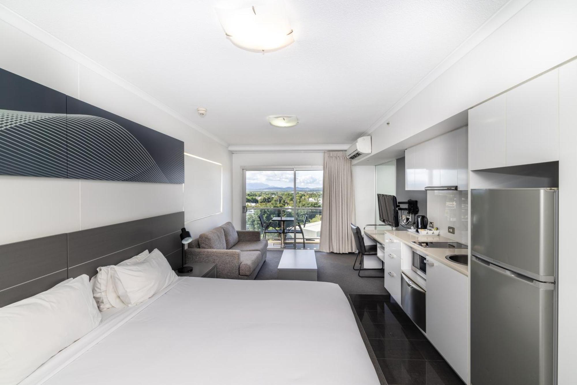 Oaks Townsville Metropole Hotel Экстерьер фото